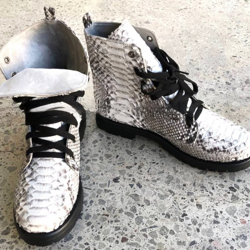 Unisex Python Boots - Picture 7 of 8